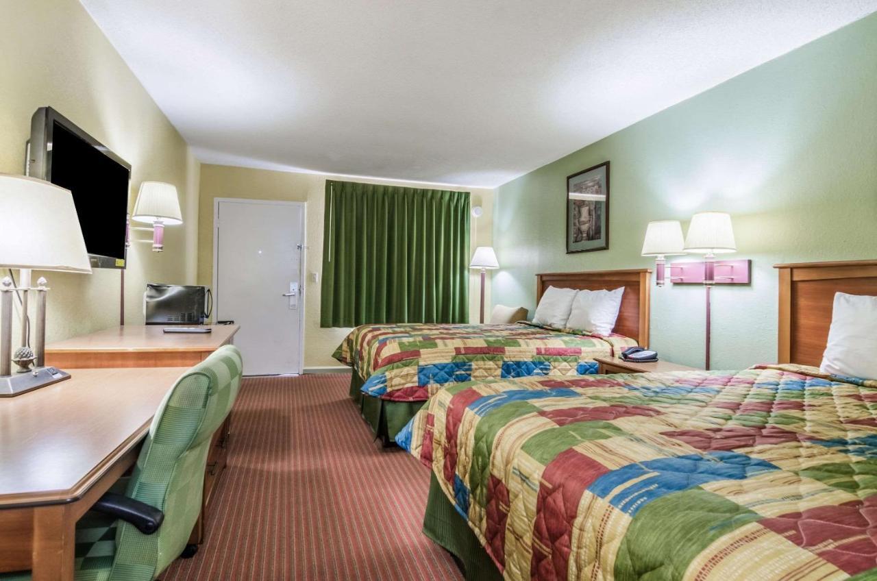 Regency Inn Concordia Екстериор снимка
