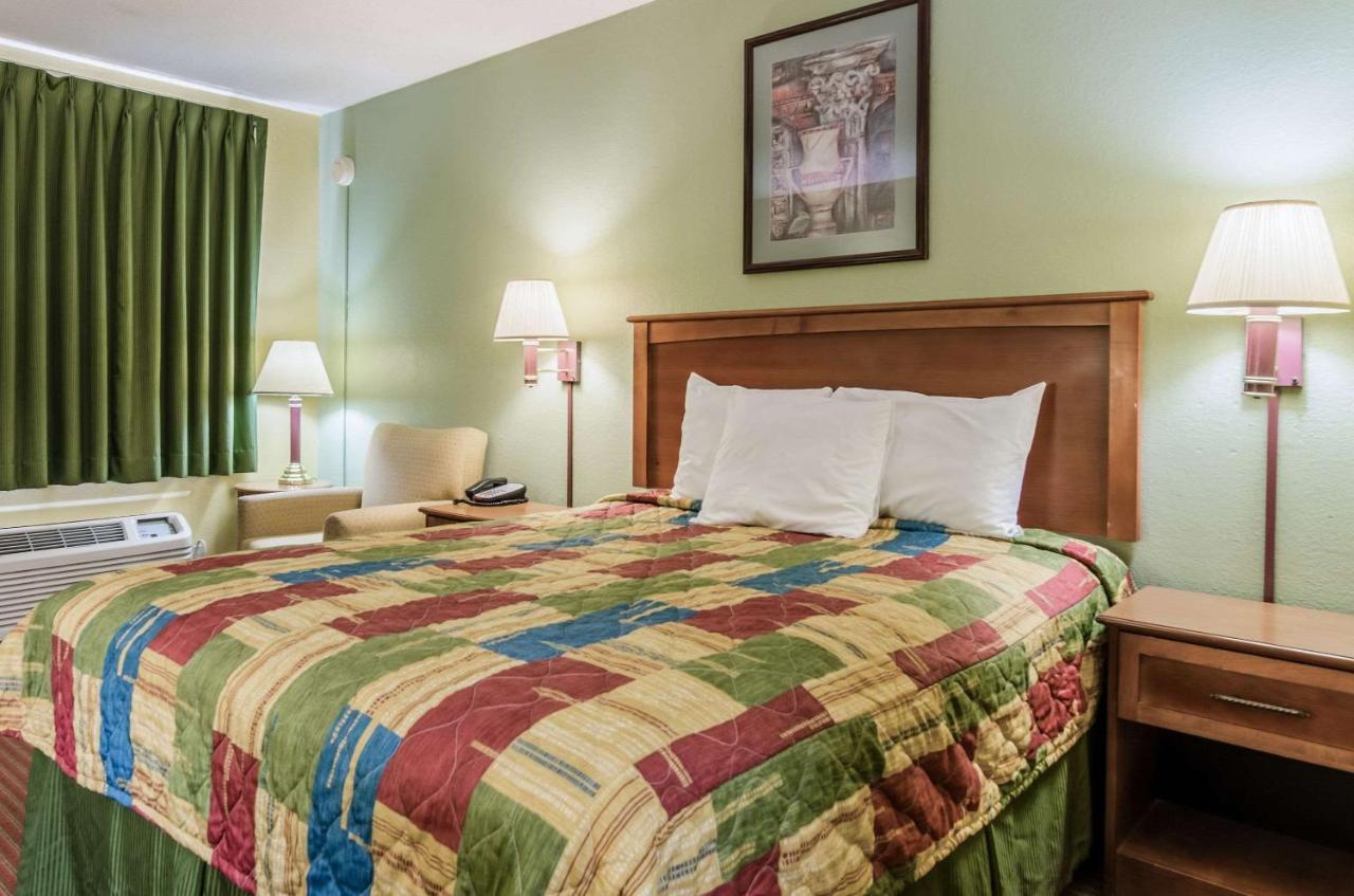 Regency Inn Concordia Екстериор снимка