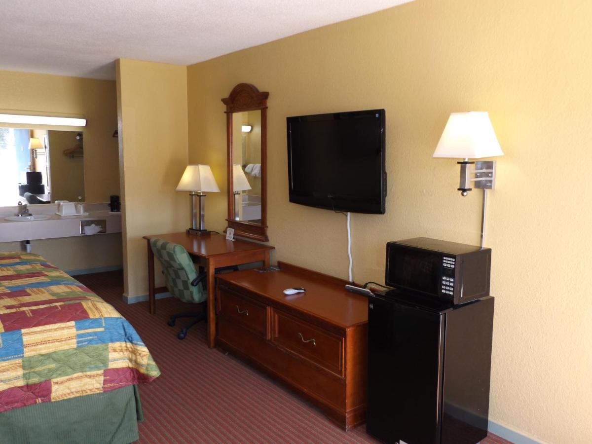 Regency Inn Concordia Екстериор снимка